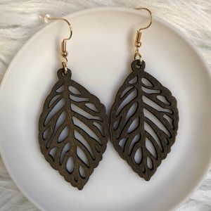 Leaf drop earrings